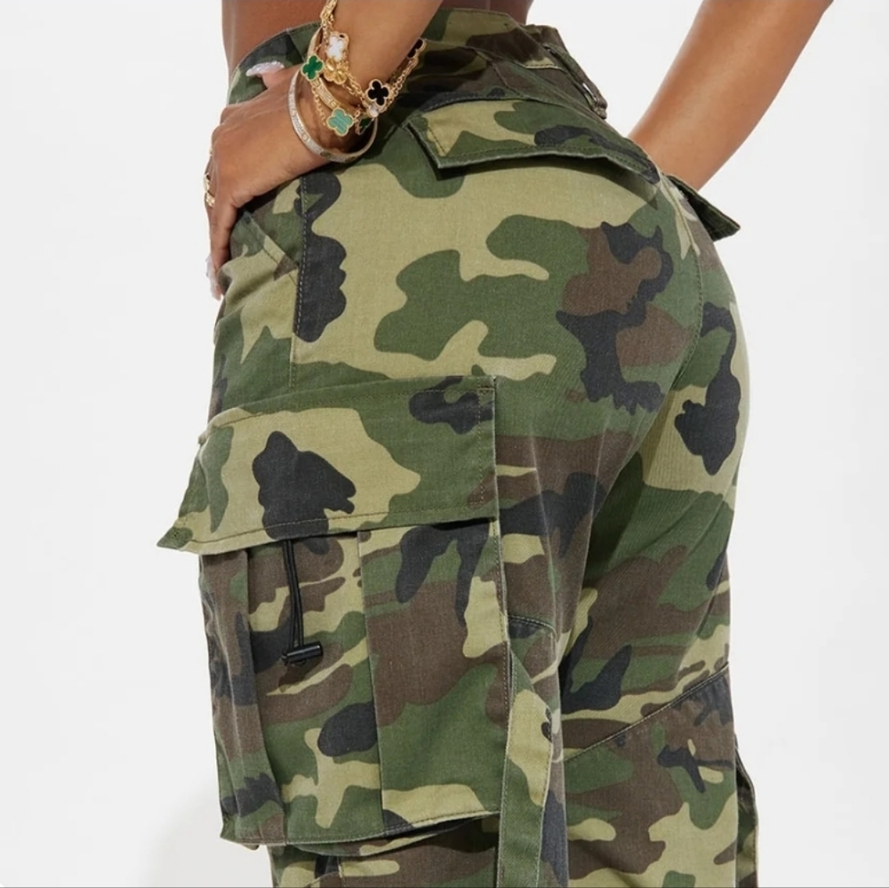Fashion Nova Level You Up Camo Cargo Pants - Size XS NWT - Picture 2 of 3